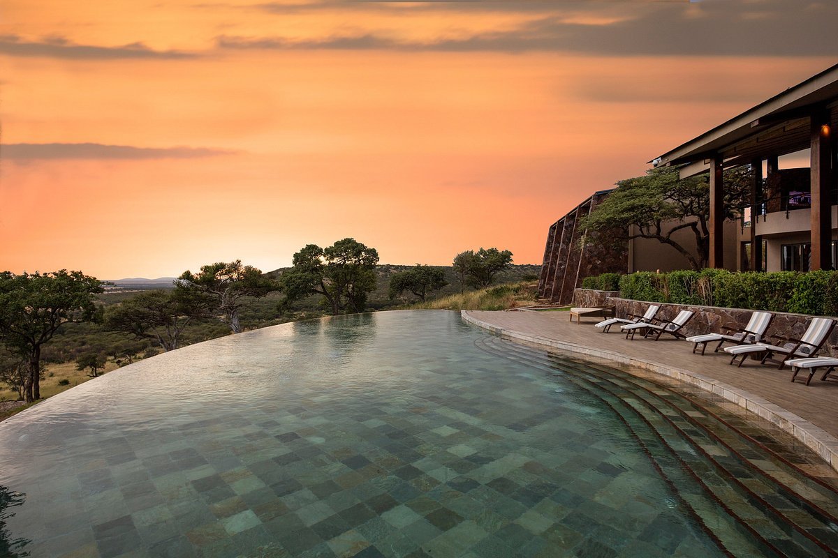 Luxury tented camp or lodge in the Serengeti